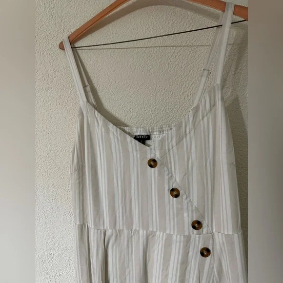 Torrid Dress Sleeveless Beige/White Challis Asymmetrical Button Front Size 2 - Picture 2 of 7